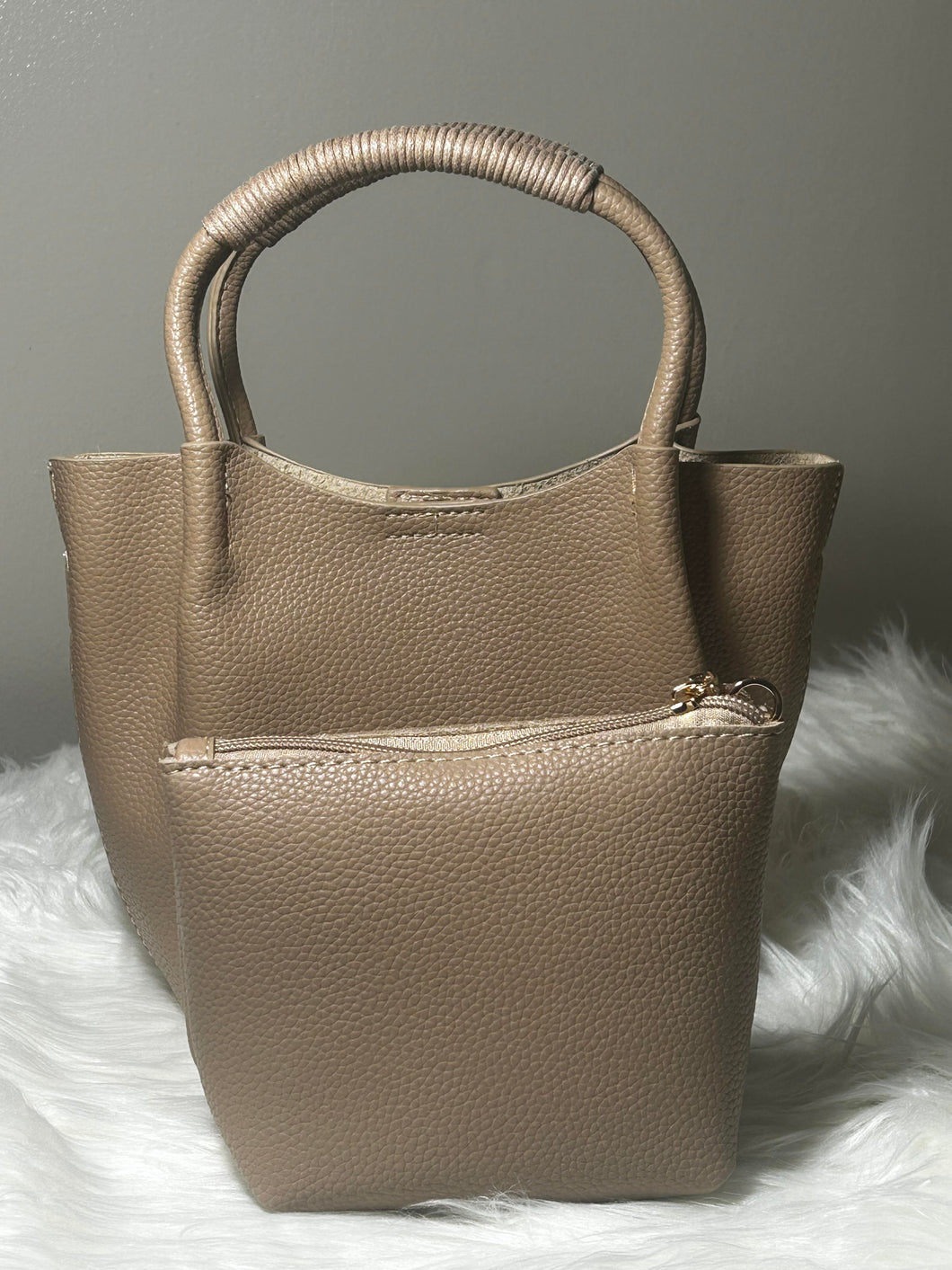 Stylish Tote Bag with Spiral Handle and Shoulder Strap