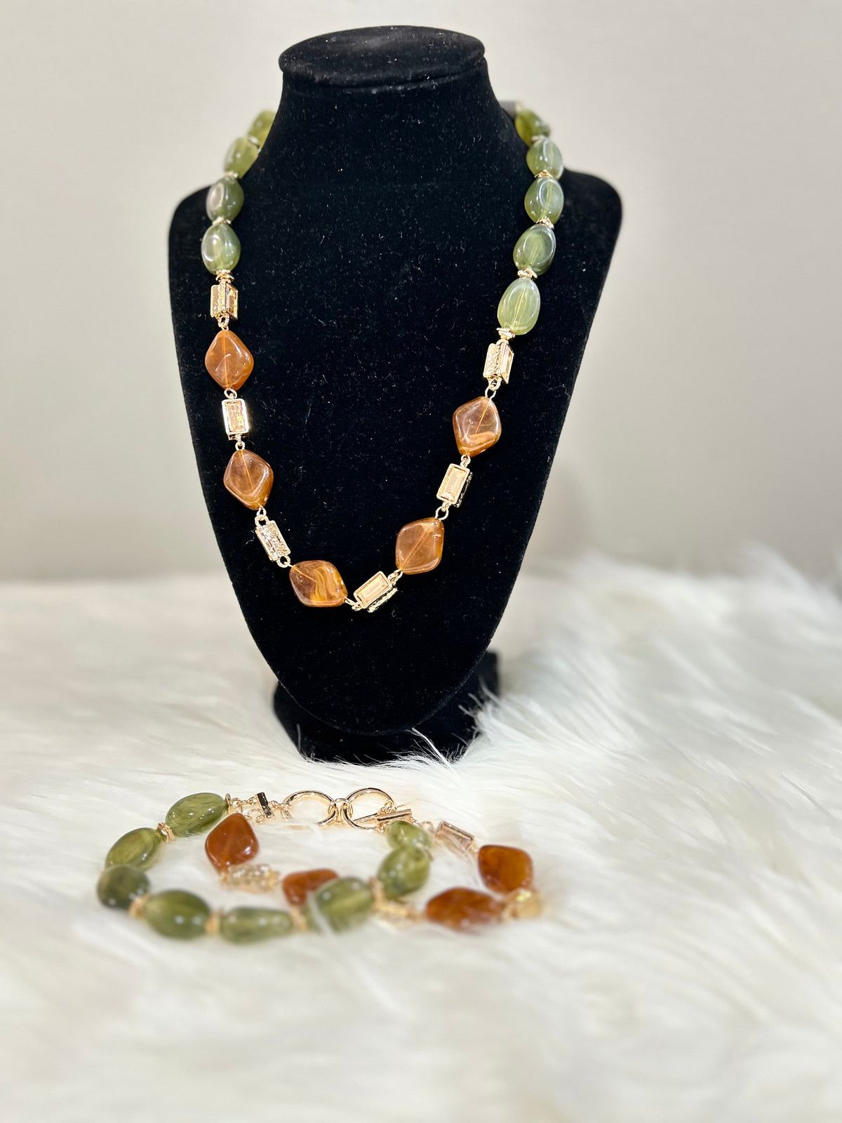 GRN BRW Necklace w/ Bracelet