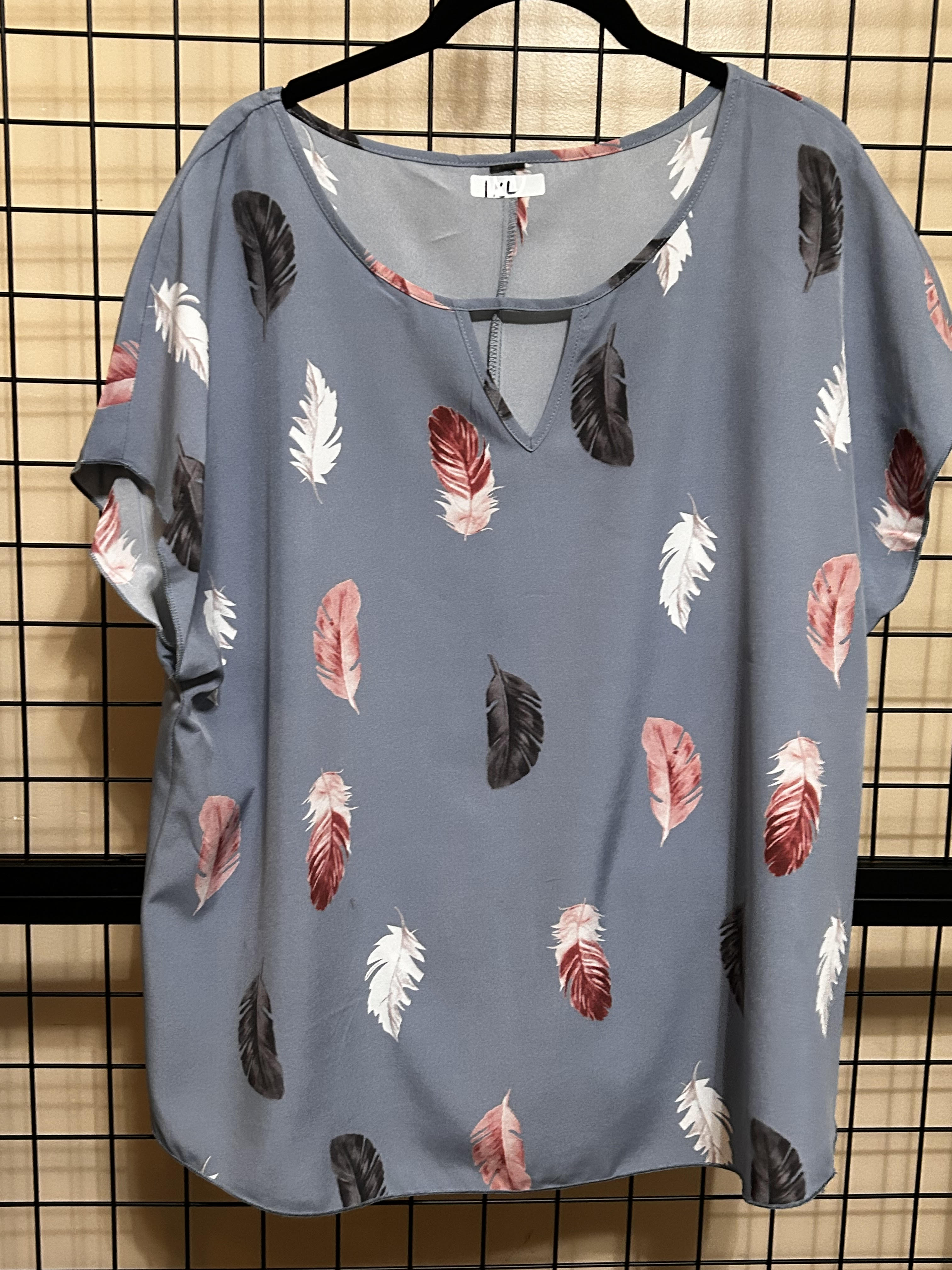 Low Neck Leaf Shirt