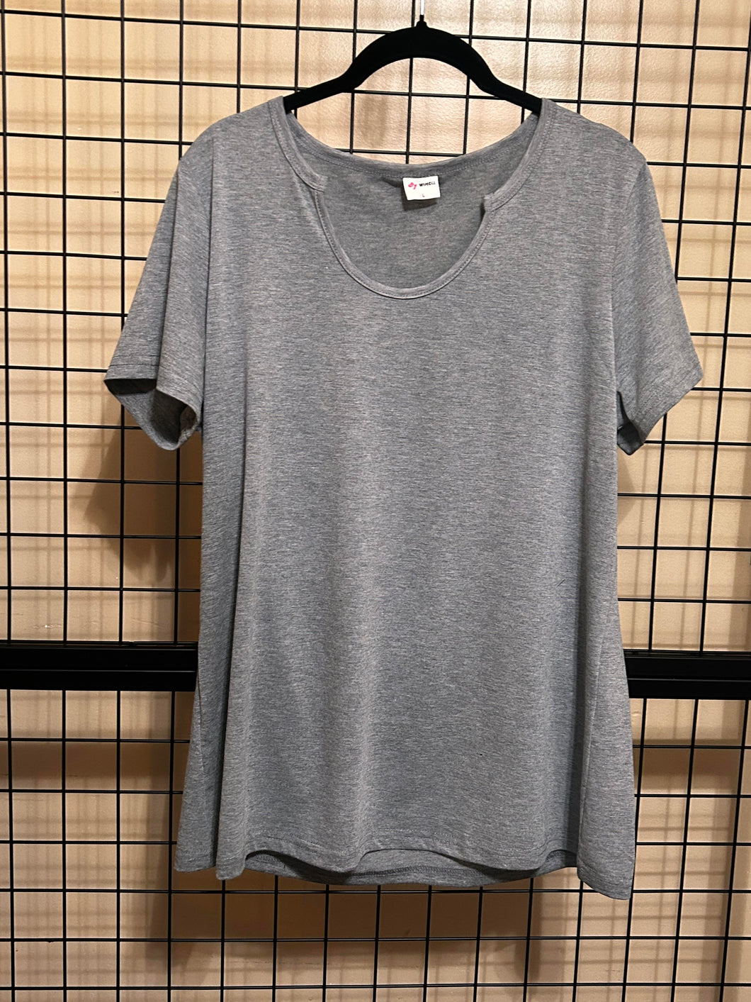 Gray short sleeve Low round neck shirt