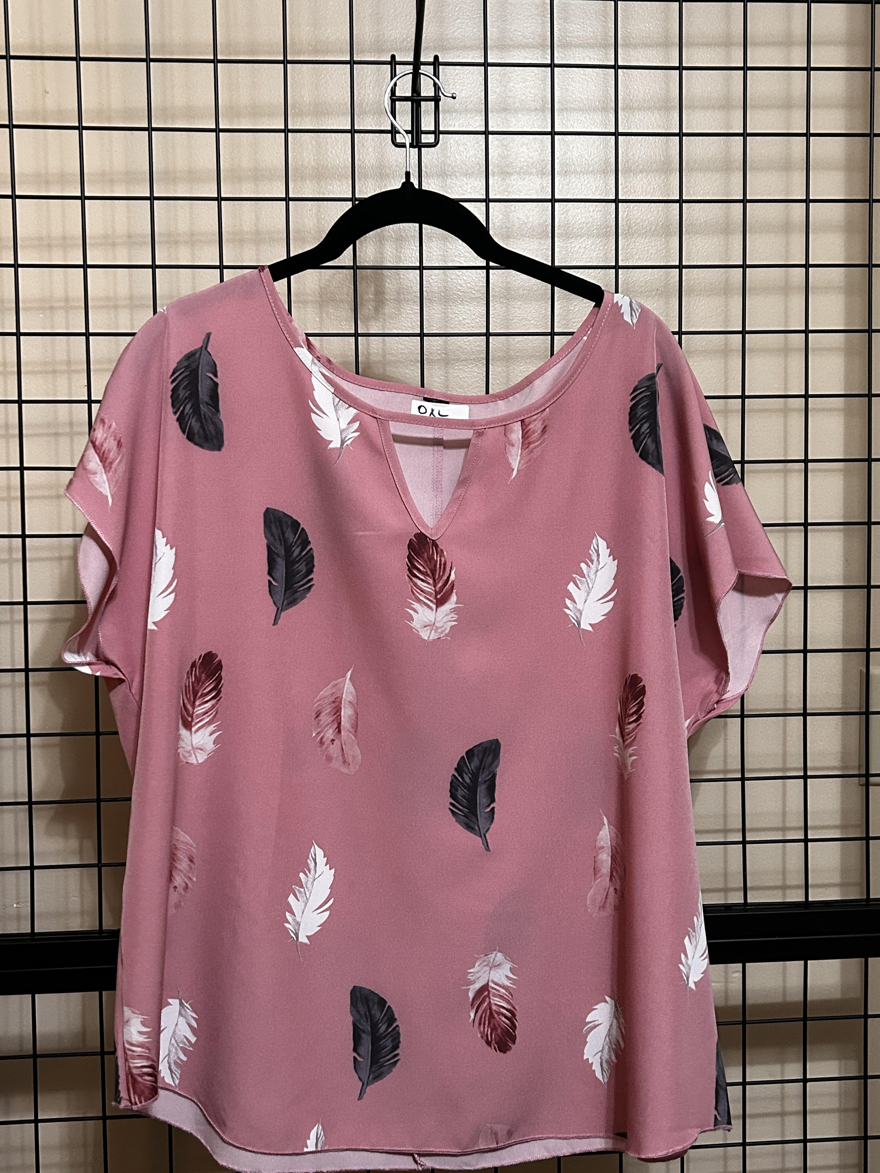 Low Neck Leaf Shirt